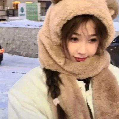 照片中的女孩
